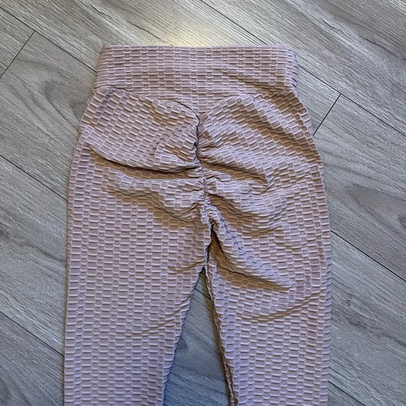 Textured scrunch butt leggings. Color is mocha, looks like a dusty pink. - Picture 4 of 5